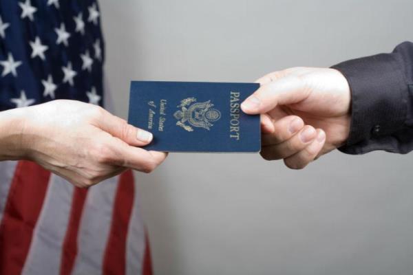 办美国移民需要什么条件（申请美国移民的方法和流程是什么）.